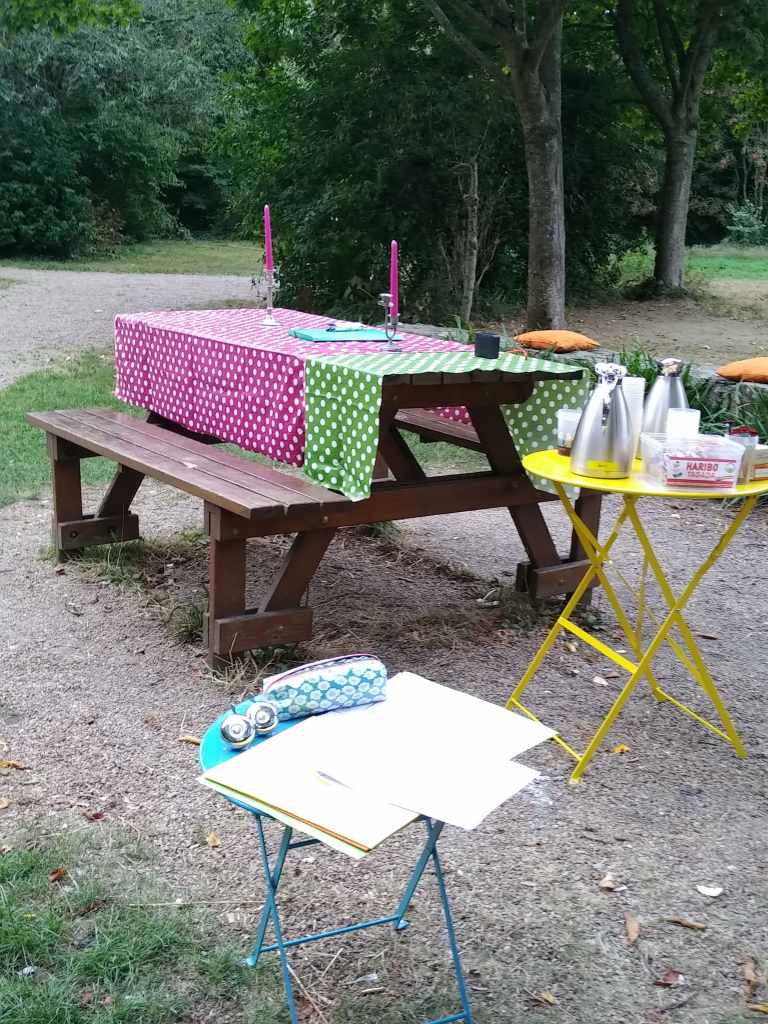 table de jardin en extérieur