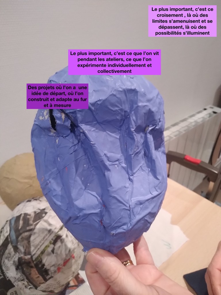 boule de papier mâché violette